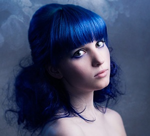 волосы синего цвета