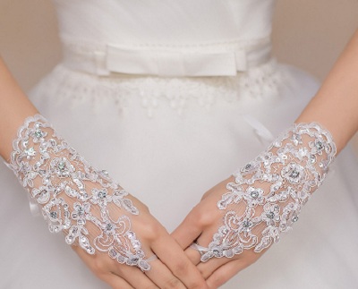 свадебные перчатки со стразами для невесты