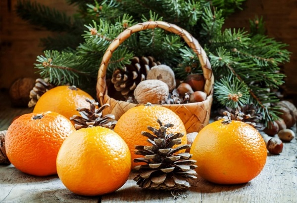 апельсины на праздничном столе, сервировка новогоднего стода 2019