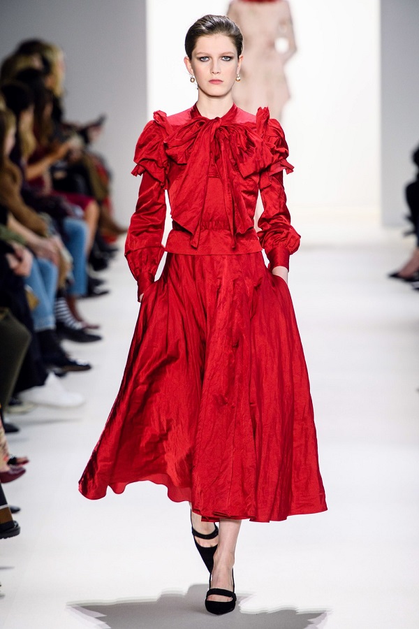 красное нарядное платье из коллекции Brock Collection