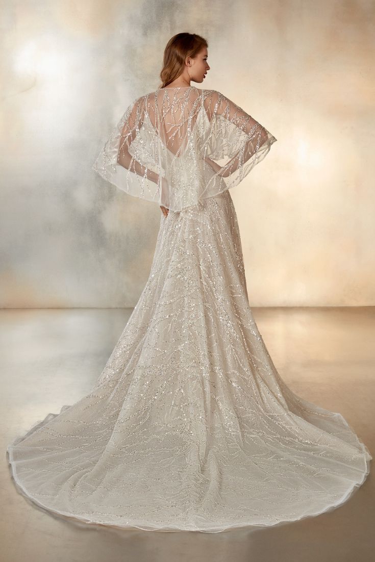 свадебное платье с накидкой - мода для невесты весна лето 2020