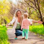 Прогулка с ребенком — развиваем любознательность