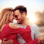 10 признаков, что мужчина влюблен, но скрывает свои чувства